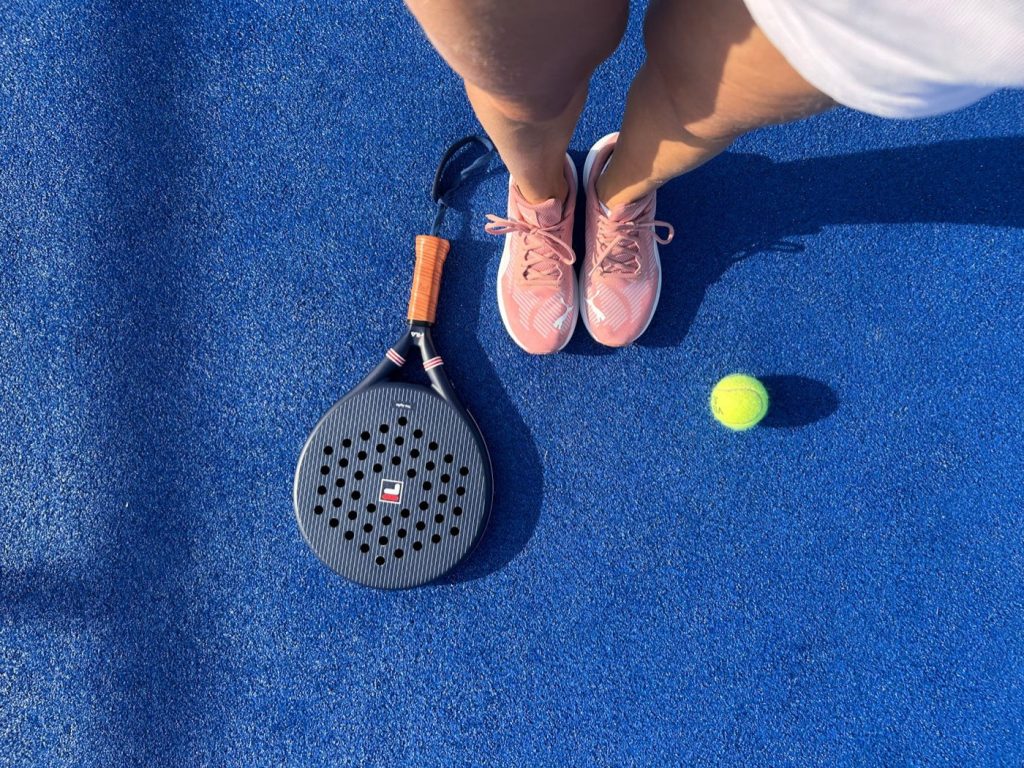 Padel : raquettes polyvalentes alliant puissance, contrôle et
