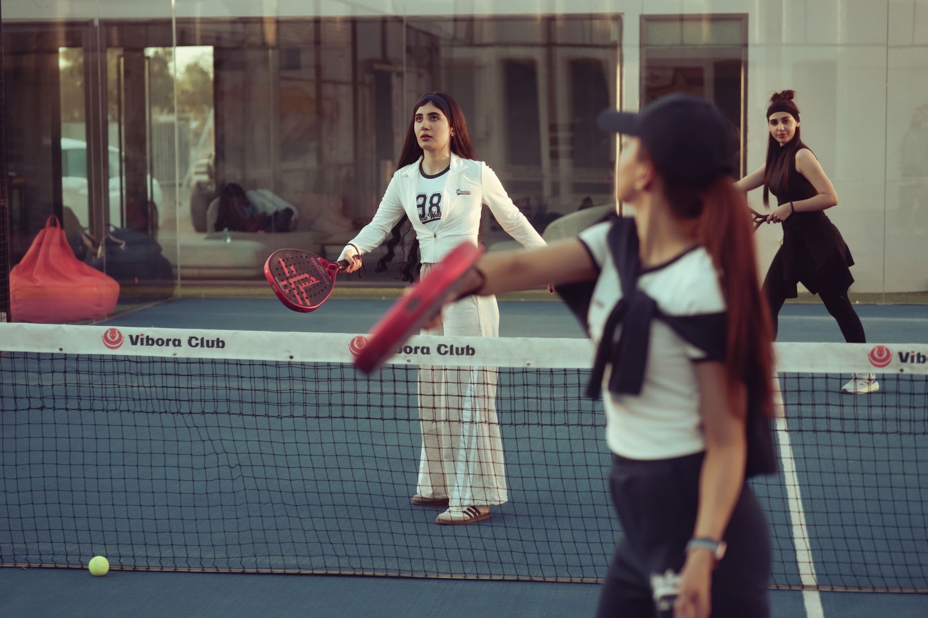 Guide d'échauffement complet avant un match de padel